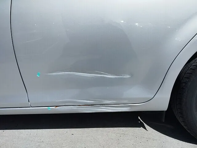 カローラアクシオ法人車両を交換ナシで5万5千円OFF！常識をくつがえす“たたき修理”の秘密
