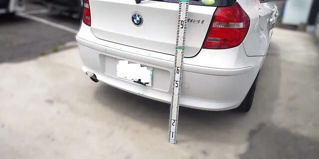 「【保険対応OK】横浜市でBMW 1シリーズの割れバンパーを賢く直す！修理事例公開」